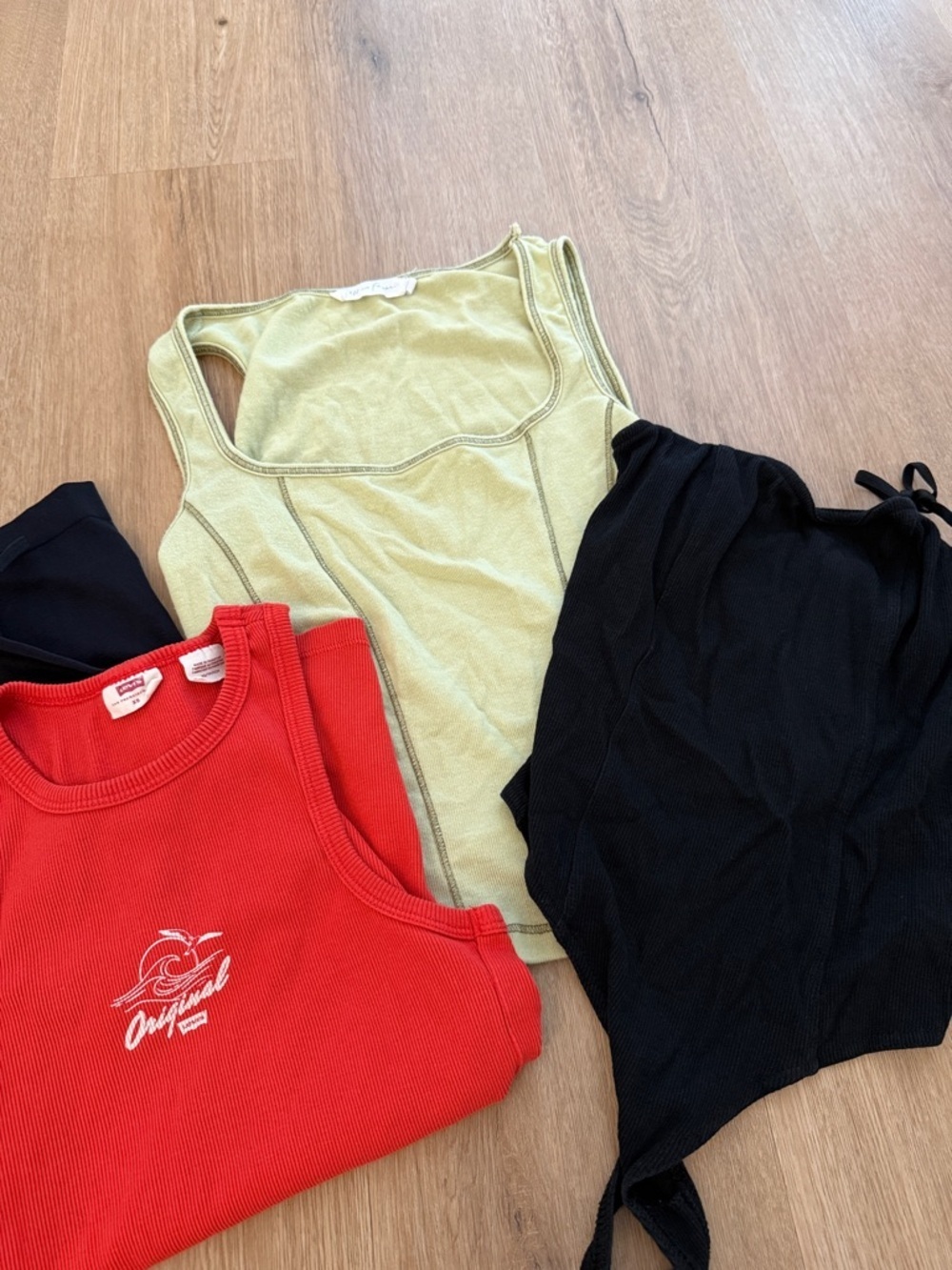 Bundle of 4 Tops - Picture 3 of 4